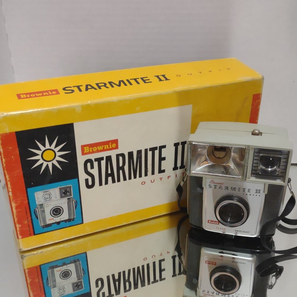Vintage Kodak Brownie Starmite II Outfit Camera Retro Film Camera Collectible